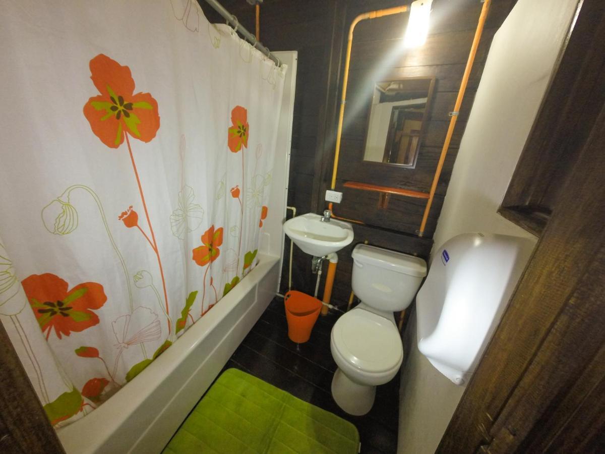Chalet Castillo El Estor ภายนอก รูปภาพ
