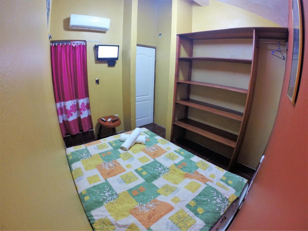 Chalet Castillo El Estor ภายนอก รูปภาพ