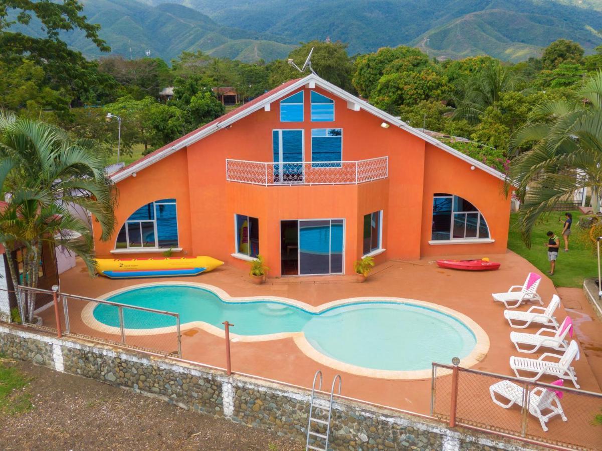 Chalet Castillo El Estor ภายนอก รูปภาพ